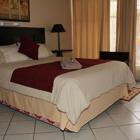 Rustenburg Guesthouse Екстериор снимка