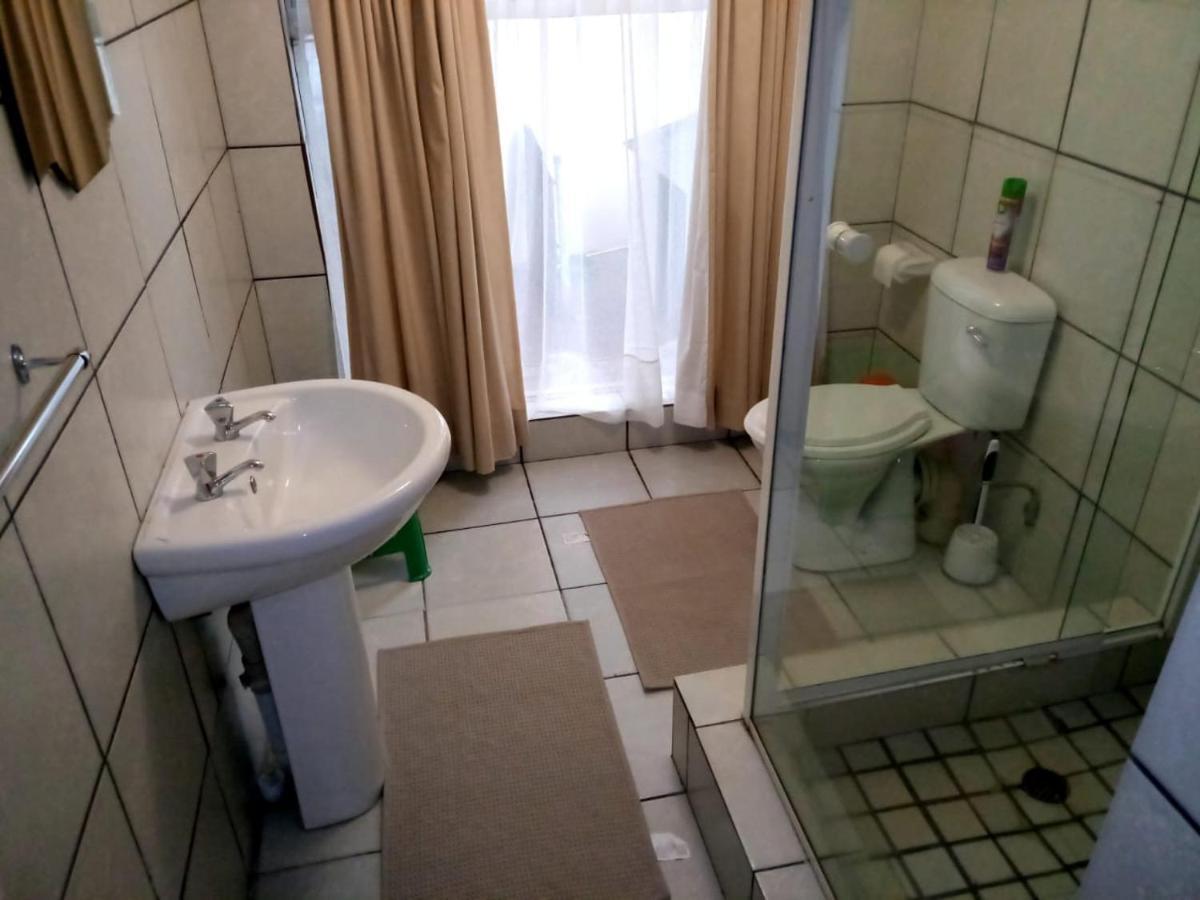Rustenburg Guesthouse Екстериор снимка