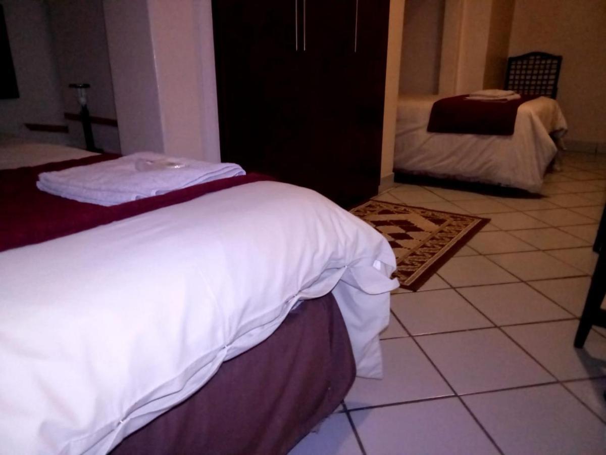 Rustenburg Guesthouse Екстериор снимка