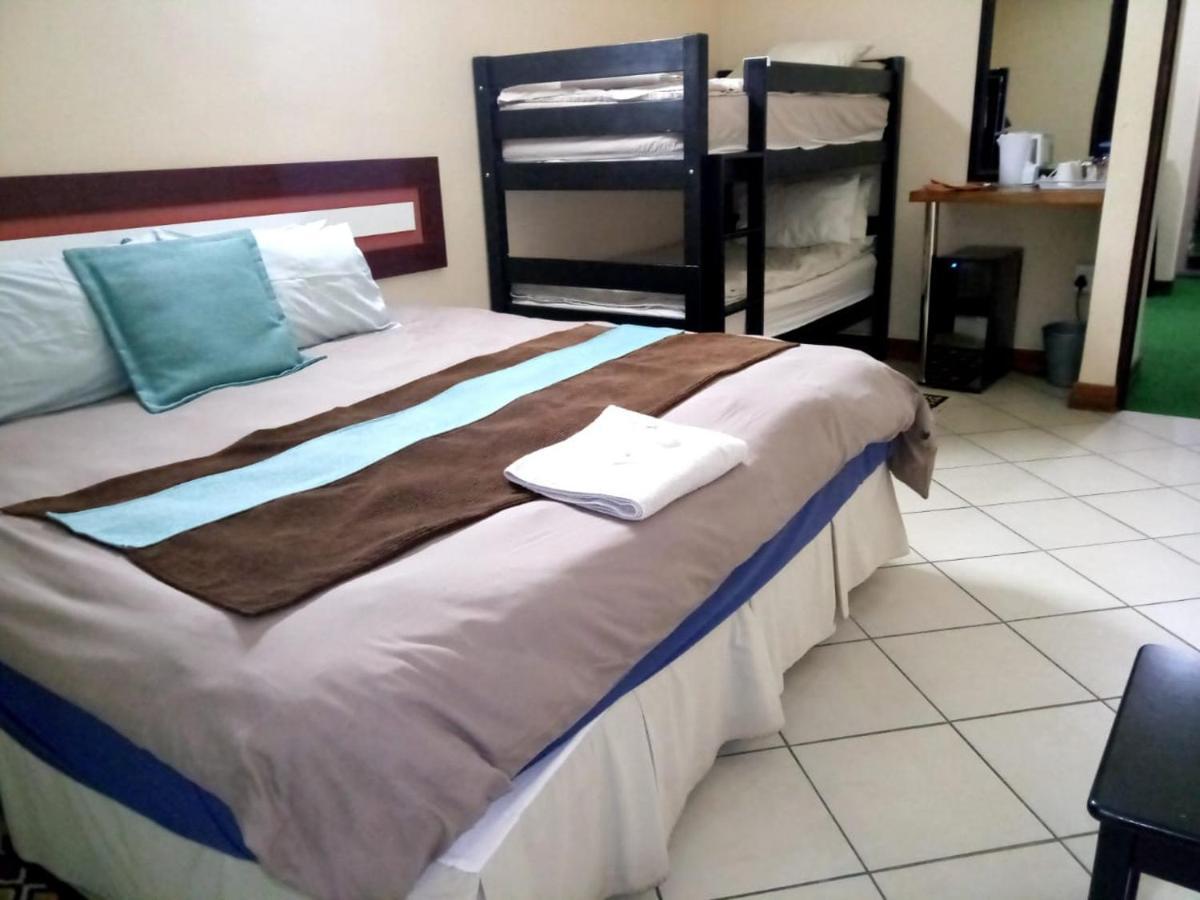 Rustenburg Guesthouse Екстериор снимка