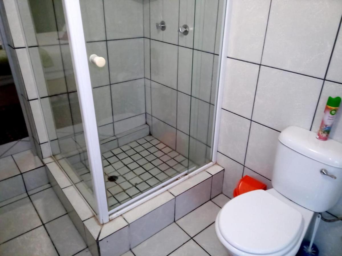 Rustenburg Guesthouse Екстериор снимка