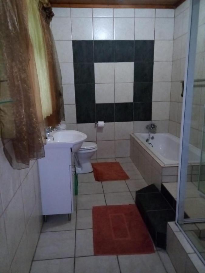 Rustenburg Guesthouse Екстериор снимка