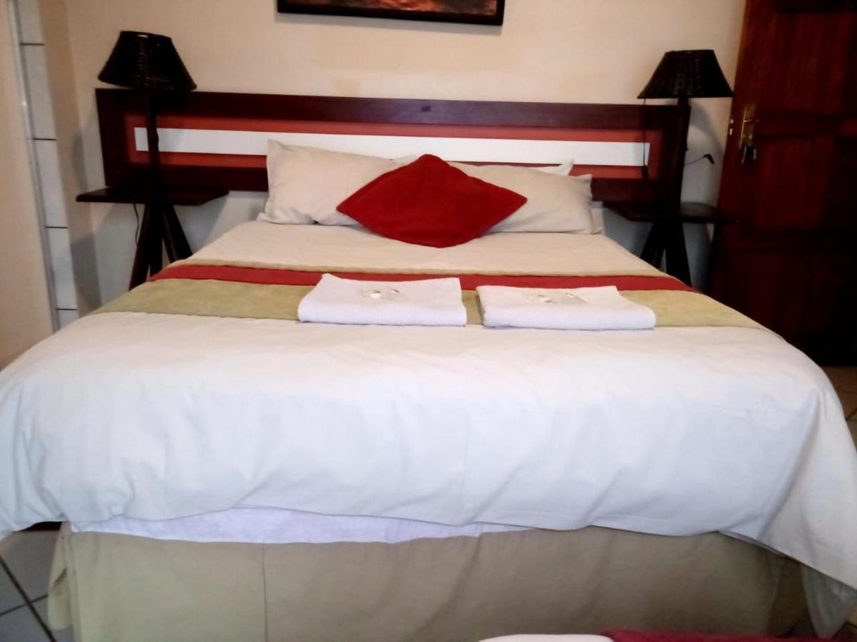 Rustenburg Guesthouse Екстериор снимка