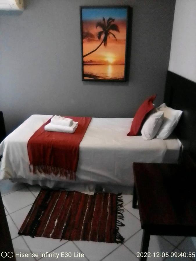 Rustenburg Guesthouse Екстериор снимка