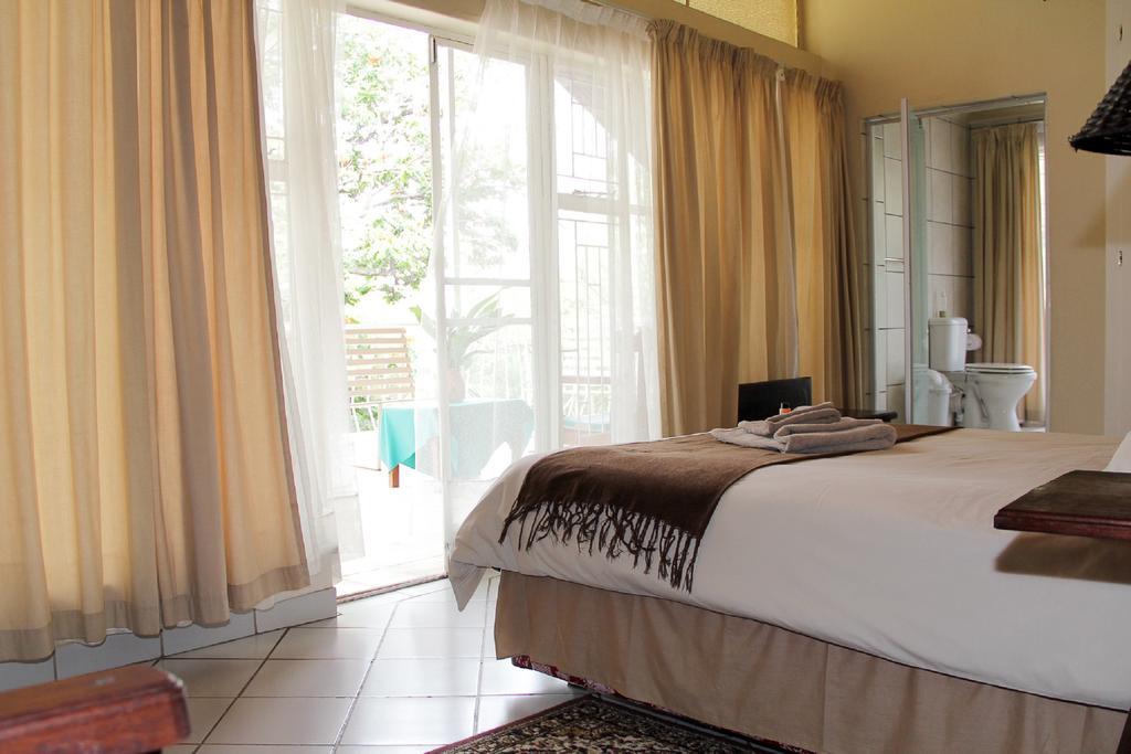 Rustenburg Guesthouse Екстериор снимка