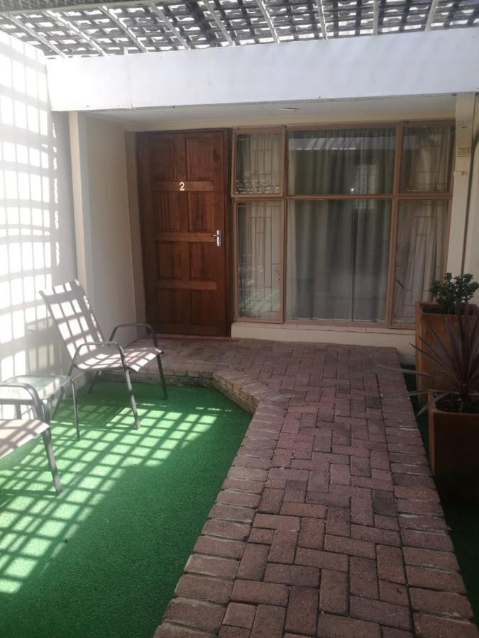 Rustenburg Guesthouse Екстериор снимка