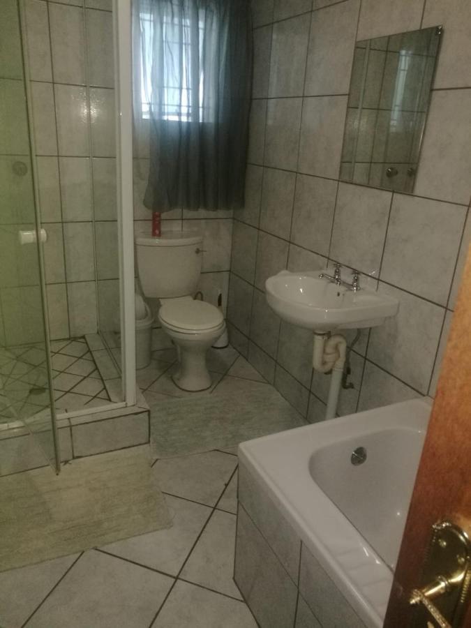Rustenburg Guesthouse Екстериор снимка
