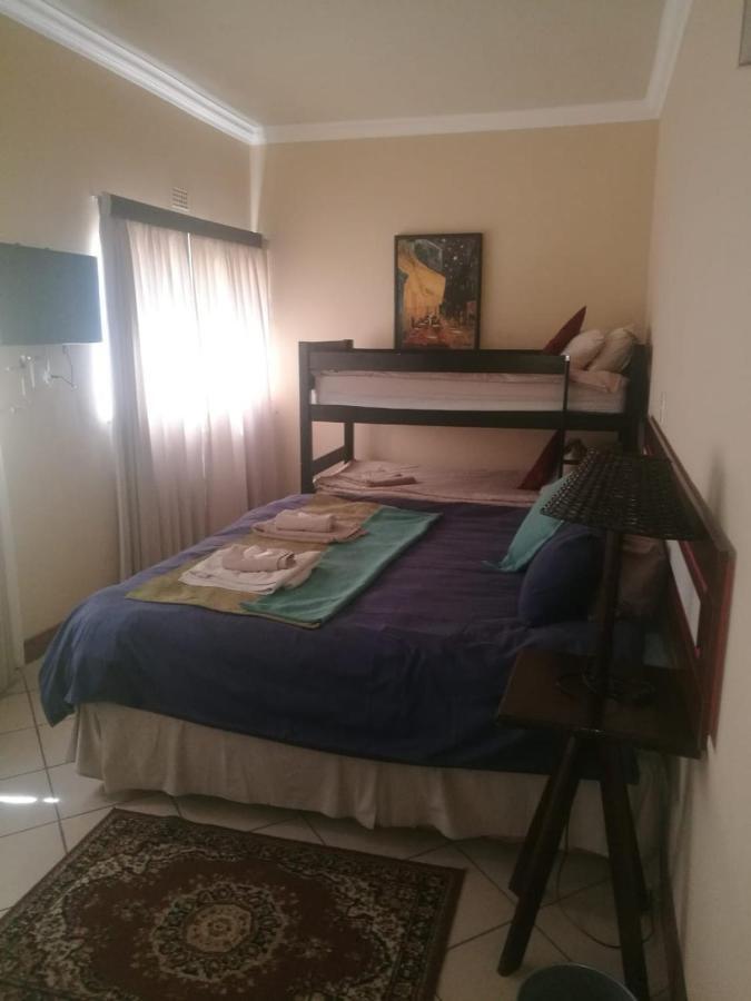 Rustenburg Guesthouse Екстериор снимка